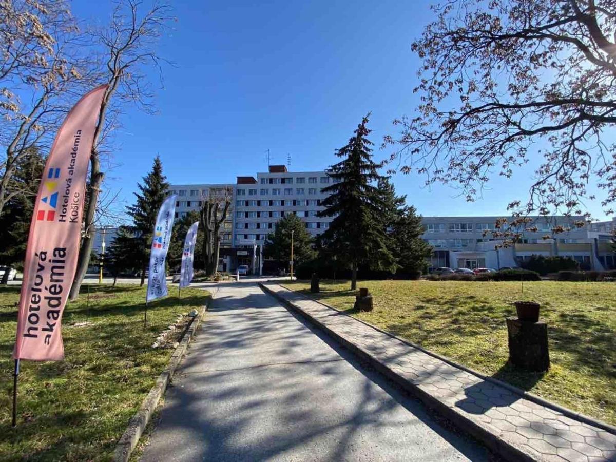 Hotel Akademia Kosice Ngoại thất bức ảnh