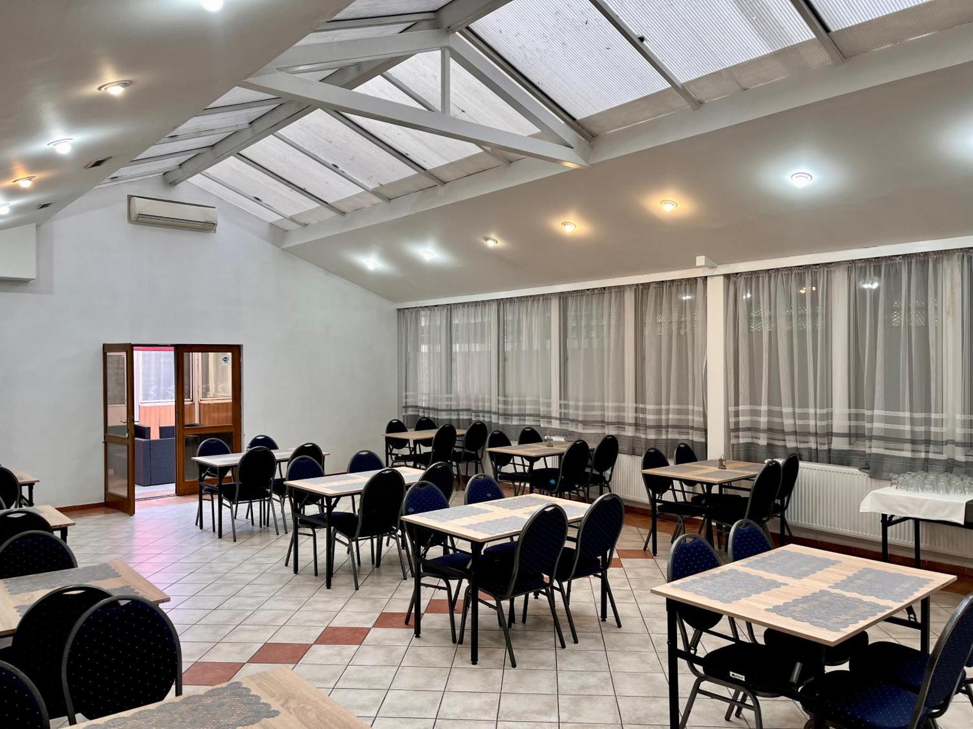Hotel Akademia Kosice Ngoại thất bức ảnh